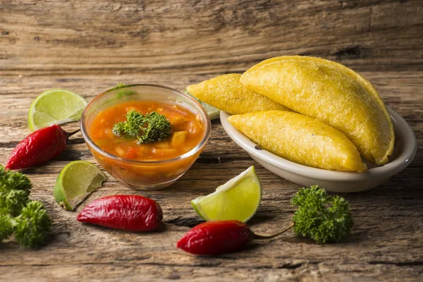 Empanadas Met Hete Saus Traditionele Colombiaanse Gerechten — Stockfoto