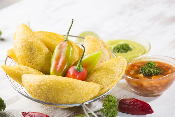 Empanadas Com Molho Picante Comida Tradicional Colombiana — Fotografia de Stock