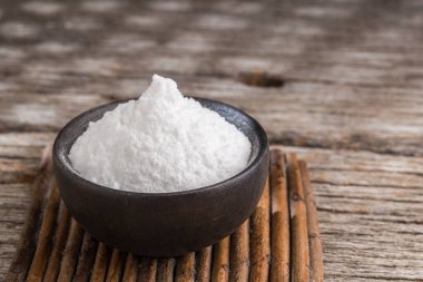 Ahşap zemin üzerinde kabartma tozu, metin için boşluk