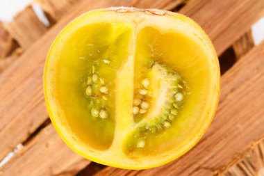 Lulo ya da Naranjilla meyvesi, Güney Amerika 'nın kuzeybatısındaki subtropikal bitki, yakın plan görüntü, Solanum quitoense