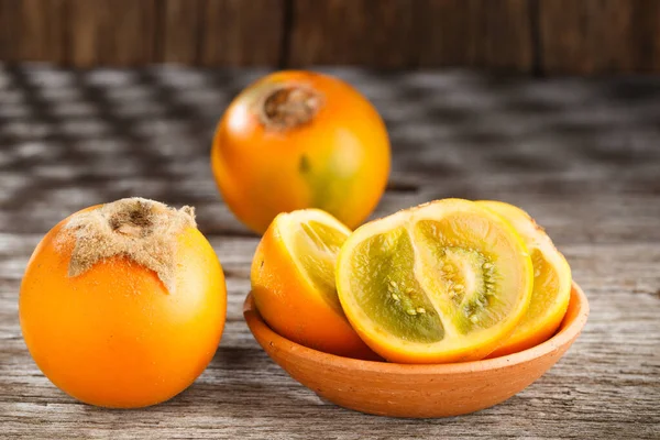 Fruto Lulo Naranjilla Sobre Madera Planta Perenne Subtropical Del Noroeste — Foto de Stock