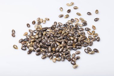 Beyaz arkaplanda izole hintyağı, yakın plan görüntü