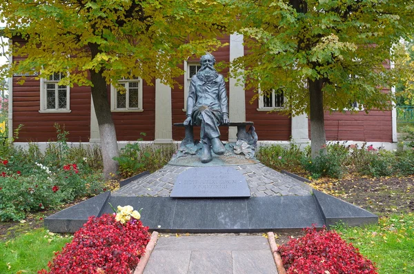 The Monument to P. A. Kropotkin, Dmitrov, Moscow region, Russia — Stock Photo, Image