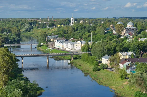 Die Stadt torzhok, die Brücken über den Fluss twertsa, russland — Stockfoto