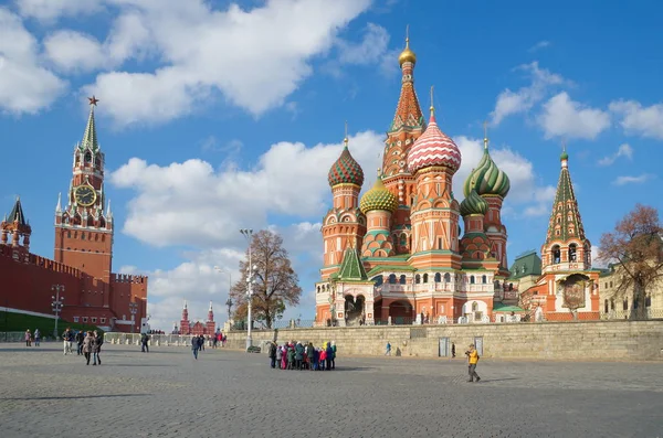 Вид на Московский Кремль и Санкт-Петербург Собор Василия Блаженного — стоковое фото