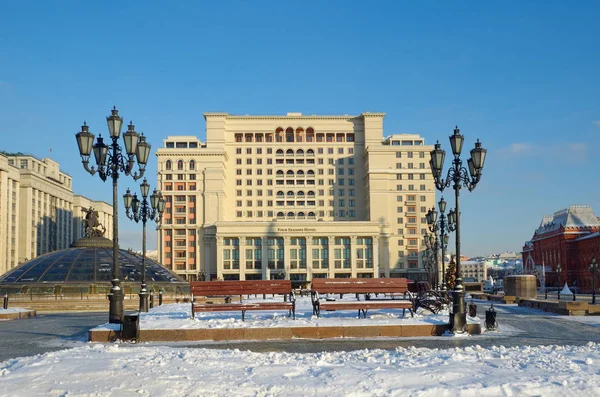 Зимний вид на Манежную площадь, Москва, Россия — стоковое фото