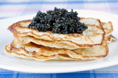 havyar ile Pancakes
