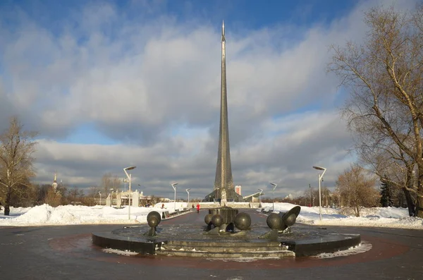 Пам'ятник "Завойовників простір", Москва, Росія — стокове фото