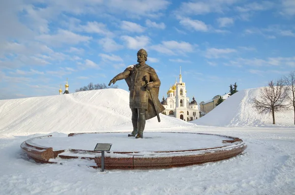 Monument van Yuri Dolgoruki, Dmitrov, Rusland — Stockfoto