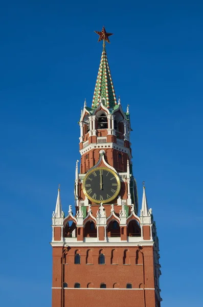 Torre Spasskaya del Kremlin de Moscú — Foto de Stock