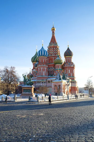 Templo de Basilio el bendito en la Plaza Roja, Moscú, Rusia — Foto de Stock