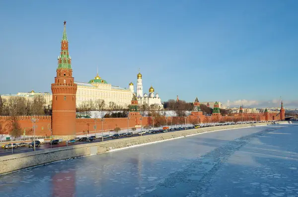 Moscow Kremlin and Moscow river, Russia — Stock Photo, Image