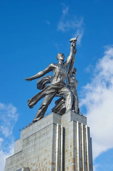 O monumento "Trabalhador e menina de Fazenda coletiva", Moscou, Rússia — Fotografia de Stock