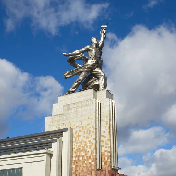 記念碑「労働者と集団農場ガール」, モスクワ, ロシア — ストック写真