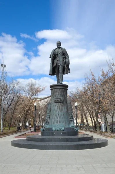 Памятник учёному и инженеру В. Г. Шухову в Москве — стоковое фото