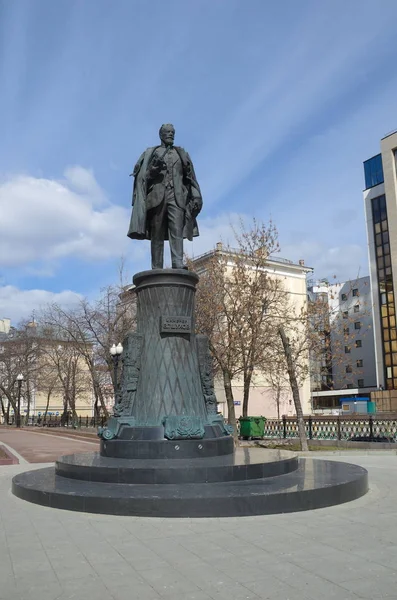 Пам'ятник вченого і інженер в. г. Shukhov, Москва — стокове фото