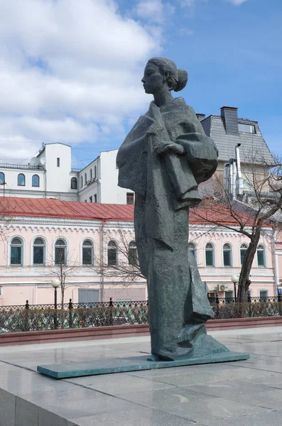 Escultura N. K. Krupskaya en Moscú, Rusia —  Fotos de Stock