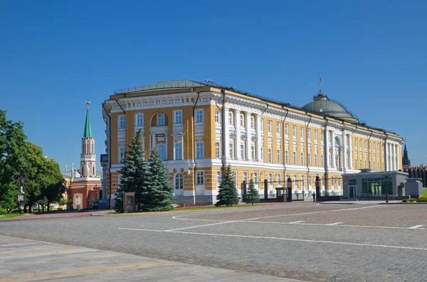 Московський кремль з видом на сенату, Росія — стокове фото