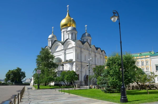 Catedral del Arcángel en el Kremlin de Moscú, Moscú, Rusia — Foto de Stock