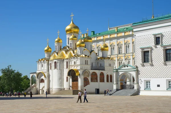 Благовещенский собор и огранённая комната в Московском Кремле, Россия — стоковое фото