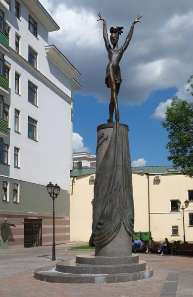 Monumentet till ballerinan Maya Plisetskaya i Moskva, Ryssland — Stockfoto