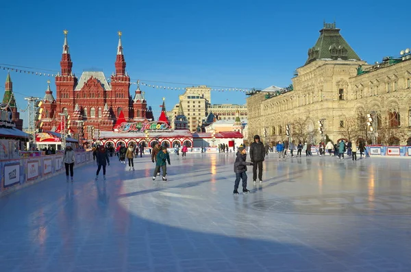 Pista de hielo en el centro de Moscú, Rusia —  Fotos de Stock