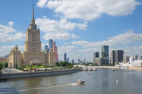 タラス ・ シェフチェンコの堤防終了「ラディソン ロイヤル」、ロシアのモスクワのホテル — ストック写真