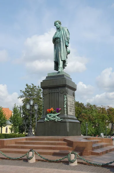 Monumentul poetului Alexander Pușkin pe strada Tverskaya din Moscova, Rusia — Fotografie, imagine de stoc