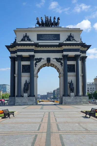 Arco triunfal en la avenida Kutuzov en Moscú, Rusia — Foto de Stock