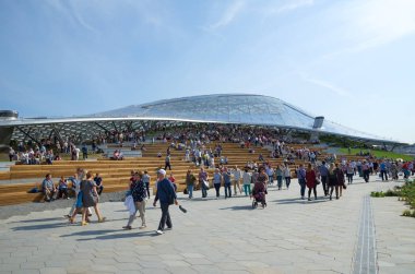 Cam çatı 