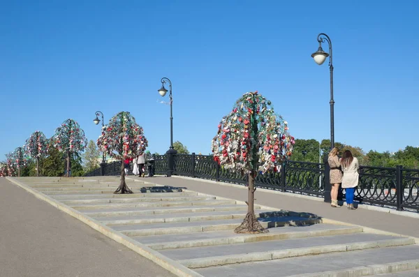 Tree of Love, Luzhkov Bridge in Moscow, Russia — Stock Photo, Image