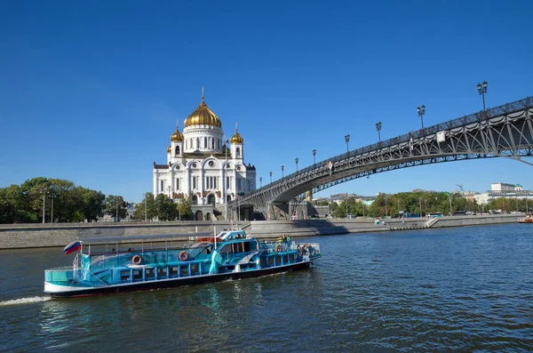 Собор Христа Спасителя и Москва-реки, Москва, Россия — стоковое фото
