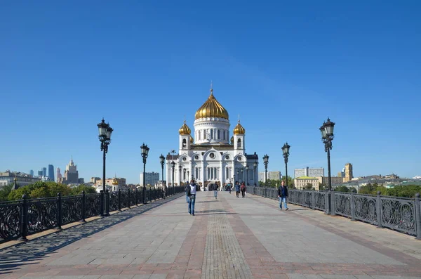 Вид на собор Христа Спасителя в Москве, Россия — стоковое фото
