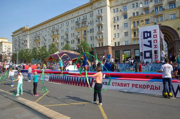 İnsanlar jimnastik şerit, Moskova, Rusya ile iş