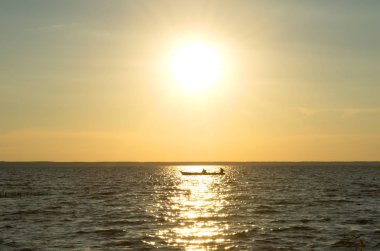 Tekne yüzen üzerinde göl Pleshcheyevo, Pereslavl-Zalessky, Rusya Federasyonu