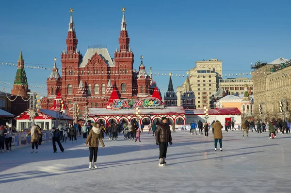 Moscou Rússia Dezembro 2016 Pista Patinação Gum Praça Vermelha Pessoas — Fotografia de Stock