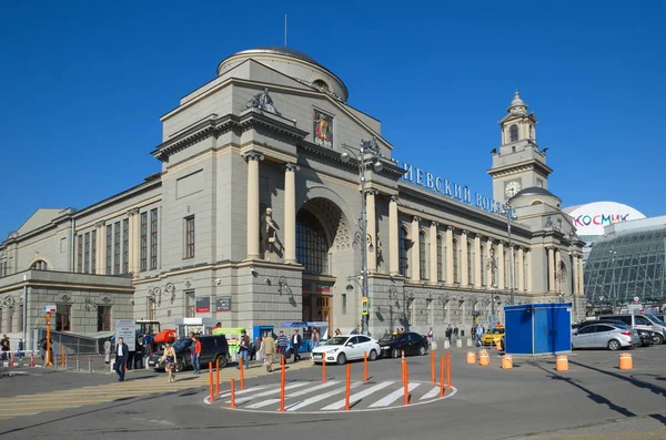 Moskova, Rusya - 31 Ağustos 2017: Kievsky tren istasyonu inşası