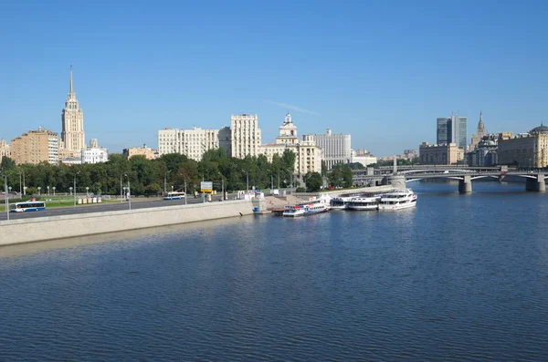 Moskva Rusko Září 2017 Pohled Borodinskiy Most Nábřeží Berezhkovskaya — Stock fotografie