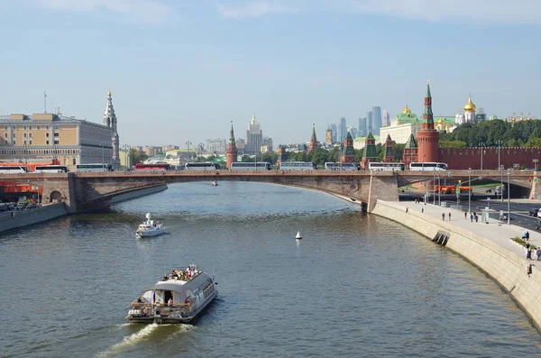 莫斯科 俄罗斯 2017年9月12日 莫斯科克里姆林宫和大 Moskvoretsky 大桥的美景 — 图库照片
