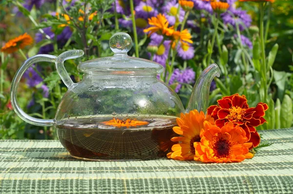 Glass Teapot Herbal Tea Outdoors Tea Calendula Mint — Stock Photo, Image