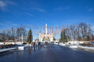 Moskova, Rusya - 25 Şubat 2017: Fuar sırasında geniş Maslenitsa kutlama