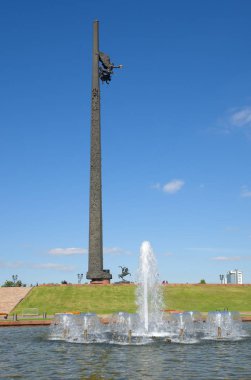 Moskova, Rusya - 31 Ağustos 2017: Memorial kompleksi Moskova, Rusya Poklonnaya tepede. Zafer Anıtı, üçgen bir süngü şeklinde bir stel