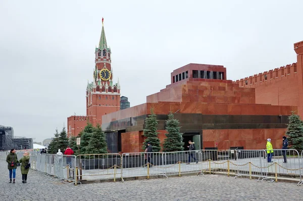 Moscú Rusia Diciembre 2017 Mausoleo Lenin Torre Spasskaya Del Kremlin — Foto de Stock