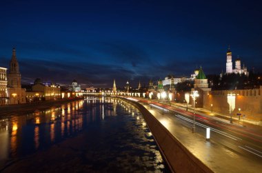 Akşam görünümü Moskova Kremlin, Kremlin ve Sofya Bentleri, Moskova, Rusya Federasyonu