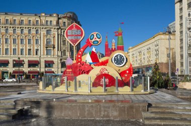 Moskova, Rusya - 9 Ocak 2018: Geri sayım saati modacı Meydanı 2018 Dünya Kupası kadar