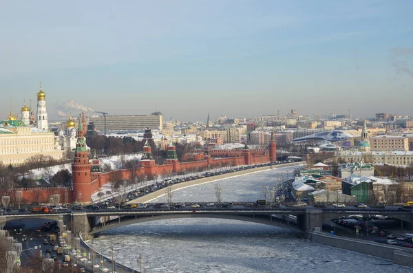 Vista Inverno Kremlin Moscou Ponte Pedra Grande Rio Moscou Plataforma — Fotografia de Stock