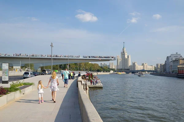 Moscow Russia September 2017 Moskvoretskaya Embankment Skyscraper Kotelnicheskaya Embankment — Stock Photo, Image