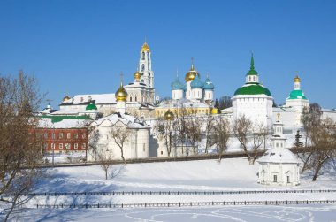 Blinnaya Hill, karla kaplı kutsal üçlü - St Sergius Lavra Şapel, Pyatnitsky de önünde monanastery, Sergiev Posad, Moscow region, Rusya Federasyonu ile mimari topluluğu görüntülemek