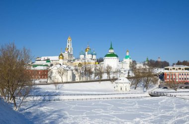Blinnaya Hill, karla kaplı kutsal üçlü - St Sergius Lavra Şapel, Pyatnitsky de önünde monanastery, Moscow region, Rusya Federasyonu ile mimari topluluğu görüntülemek