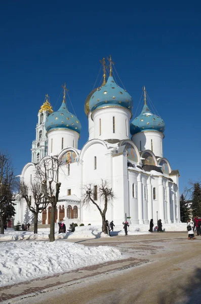 Sergiev Posad Região Moscou Rússia Fevereiro 2018 Catedral Dormição Santíssima — Fotografia de Stock